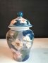стара порцеланова ваза с капак, снимка 1 - Вази - 40497211