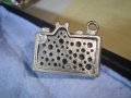 ПОСРЕБРЕН ЛАКИРАН ВИНТИДЖ ПЕНДАНТ - РЕТРО ФОТОАПАРАТ ФИГУРАЛЕН АРТ МЕДАЛЬОН с КОЖА и КРИСТАЛ 35108, снимка 3