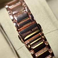 Дамски луксозен часовник Michael Kors , снимка 5 - Дамски - 37047628