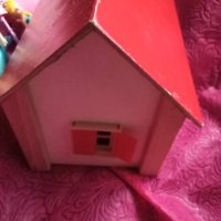 Дървена къщичка с малки Барбита , снимка 2 - Кукли - 38919949