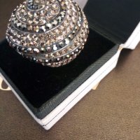 Уникален огромен сребърен пръстен със Сваровски кристали , снимка 1 - Пръстени - 30538197
