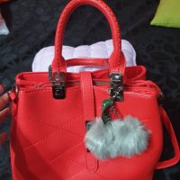 Червена дамска чанта, снимка 4 - Чанти - 30262507