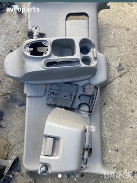 Chrysler voyager 2004година шкафче,поставка чаши и централна конзола, снимка 1