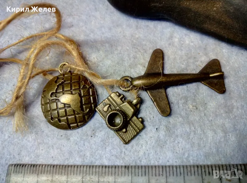 СИМПАТИЧНО ТУРИСТИЧЕСКО ВИНТИДЖ ФЕШЪН КОЛИЕ с 3 ФИГУРАЛНИ МЕСИНГОВИ ВИСУЛКИ 47257, снимка 1