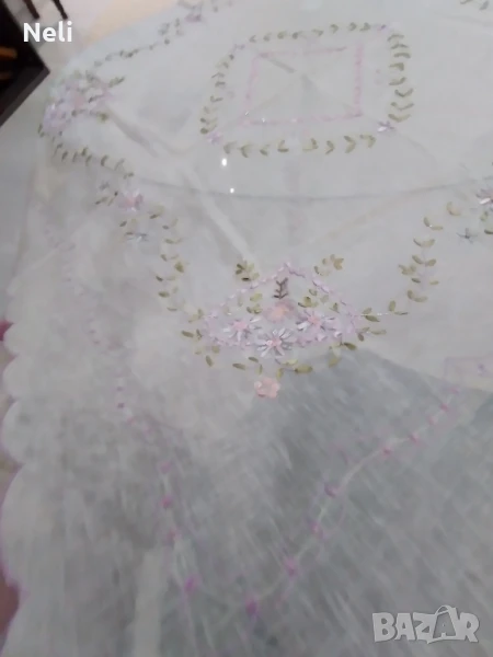покривка с лилава бродерия, снимка 1
