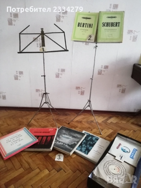 Стативи - нотници професионални, партитури класически автори, плочи и графити плочи, снимка 1