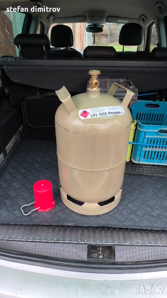 газова бутилка за битова газ с ъглов кран 11килограма , снимка 1