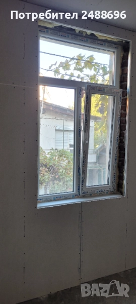 Двуетажна къща с двор, снимка 1