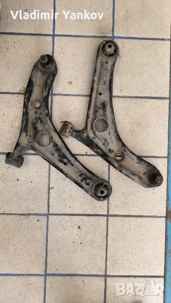 Носачи комплект  Тойота Ярис 2003, снимка 1