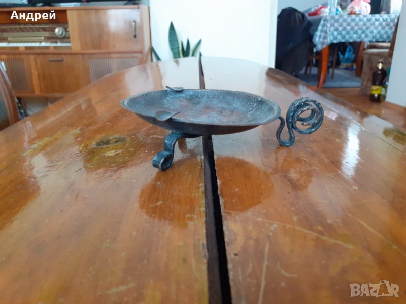 Стар пепелник от кована мед, снимка 1