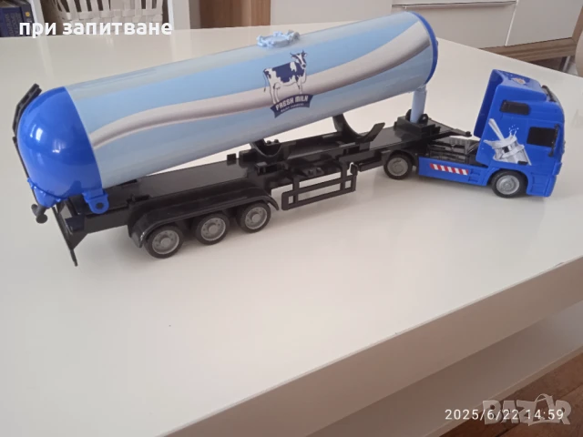 Голям камион цистерна Dickie 1/43, 39 см., снимка 2 - Коли, камиони, мотори, писти - 50756038