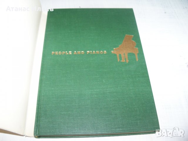 "People and pianos" луксозно американско издание от 1961г., снимка 2 - Други - 33788607