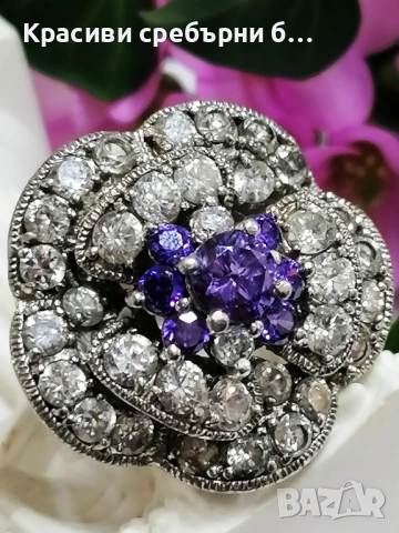 Стар, масивен сребърен пръстен с множество камъчета 