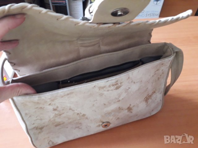 Дамска чанта бежова средна дръжка, снимка 5 - Чанти - 29870160