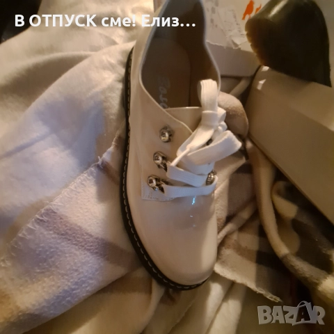 Обувки тип DrMartens лачени бели лак, снимка 8 - Дамски ежедневни обувки - 51772236