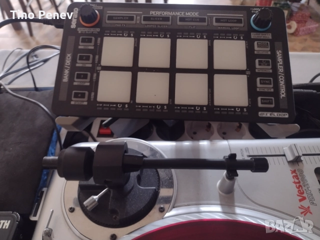 Продава се Dj сет  грамофони Vestax и пулт Serato Allen & Heath XONE43C, снимка 5 - Грамофони - 52929090