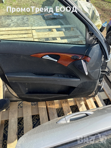Предна лява сива врата Мерцедес Е клас W211 S211 Mercedes комби, снимка 2 - Части - 44598293