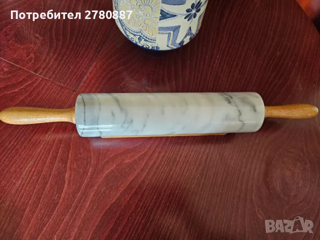 Мраморна точилка с дървена поставка