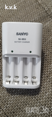 Зарядно за батерии "SANYO", снимка 1 - Друга електроника - 44708366