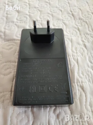 Зарядно устройство Duracell Cef14, за 4 батерии АА или ААА, снимка 2 - Батерии, зарядни - 55871553
