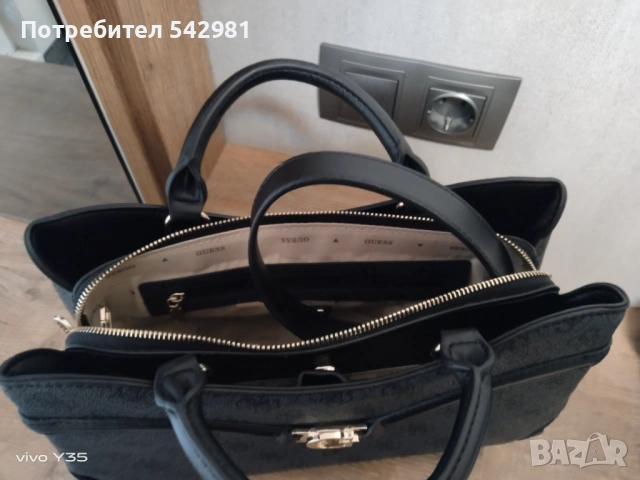 Дамска чанта Guess, снимка 5 - Чанти - 53943428