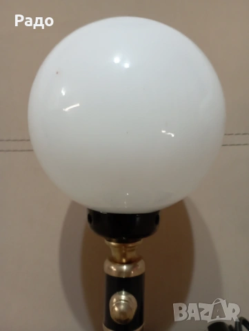 Черна лампа с бял стъклен абажур, снимка 3 - Настолни лампи - 54081158