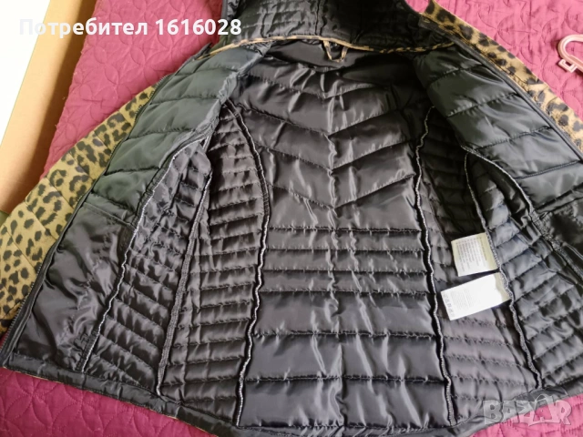 Дамско яке с качулка и два джоба с ципове., снимка 3 - Якета - 45159035