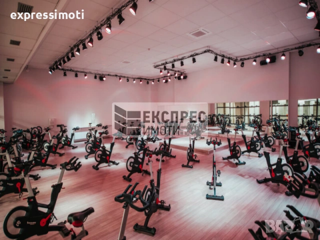 Подземен офис за спортен клуб, лаборатория и козметичен център