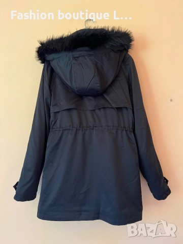 Дълго черно яке с пух отвътре и косъм на качулката с джобове 36 размер на марката Mohito 🖤, снимка 7 - Якета - 51464245