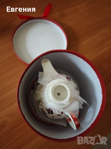 Коледен комплект - чайник, чаша и чинийка, снимка 3 - Други - 52403200
