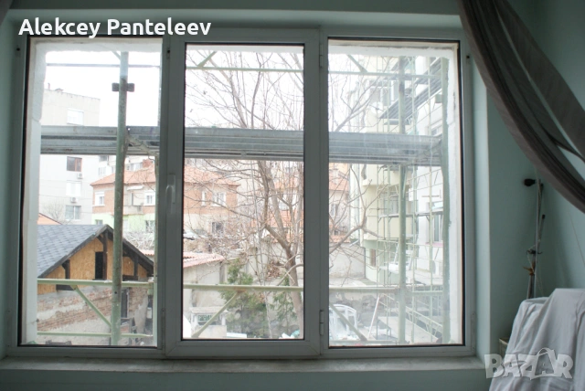 Алуминиева дограма, прекъснат термо мост и двоен стъклопакет.