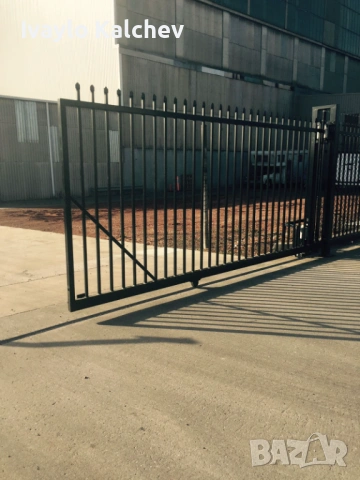 Плъзгаща врата по поръчка | Изработка, монтаж и измерване в цяла България, снимка 5 - Гаражни врати - 54130597