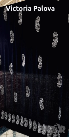 Луксозен голям вълнен шал с блестящи камъчета