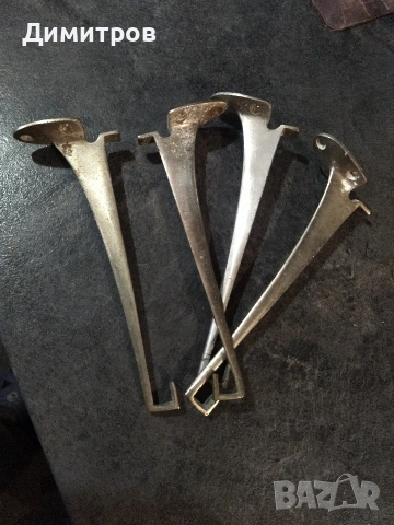 Бронзови държачи за полици