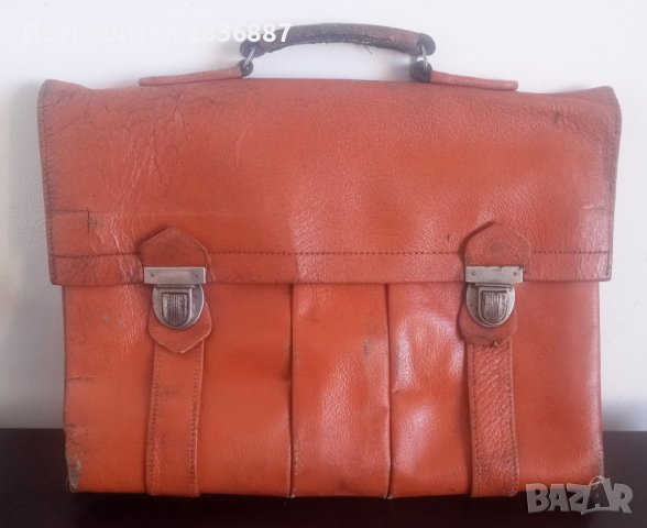 Стара оранжева кожена офис чанта