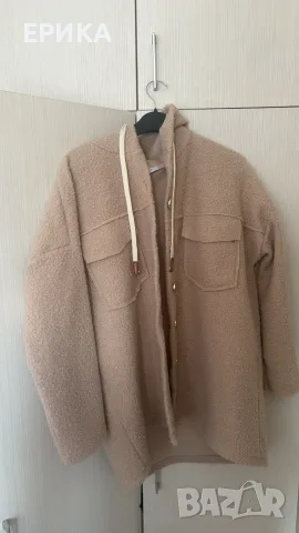Дамско яке с качулка BERSHKA