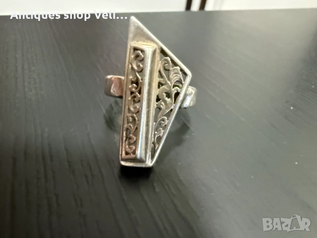 Сребъран пръстен роял №8013 Дамски сребърен пръстен във формата на роял. Отлично състояние. Предлага
