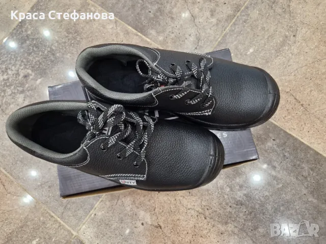 Мъжки работни обувки с метално бомбе 