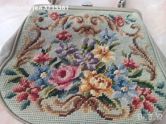 Бродирана чанта. , снимка 5 - Антикварни и старинни предмети - 52907802