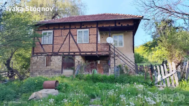 Продавам двор и къща  на два етажа в с. Бойковец Област София ., снимка 2 - Къщи - 50181184