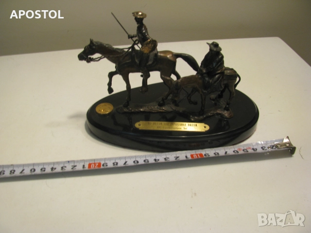 бронзова статуетка фигура