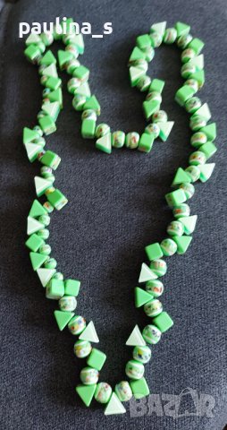 Зелен гердан с геометрични мъниста , снимка 1 - Колиета, медальони, синджири - 37477020