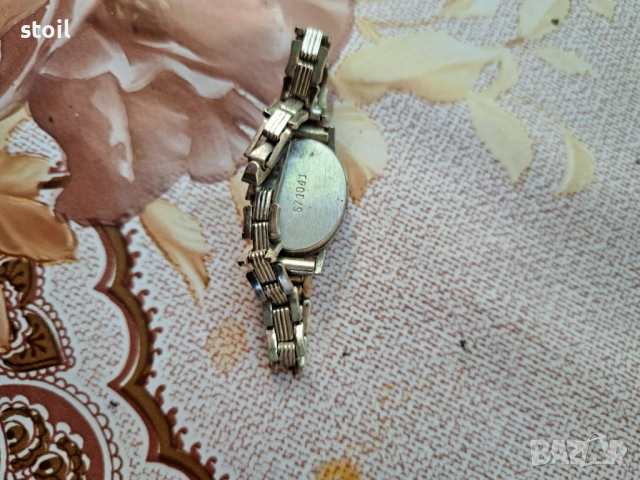 Продавам механичен часовник Заря, снимка 3 - Антикварни и старинни предмети - 53909480