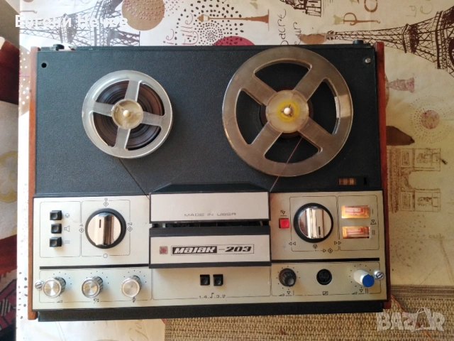 ПРОДАВАМ  МАГНЕТОФОН  " МАЯК "   РАБОТЕЩ   ЗА  100 Евро