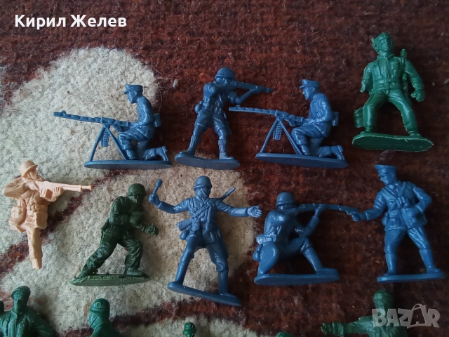 Войници пластмасови 12 броя 25258, снимка 2 - Колекции - 52107078