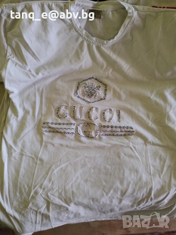 бели тениски