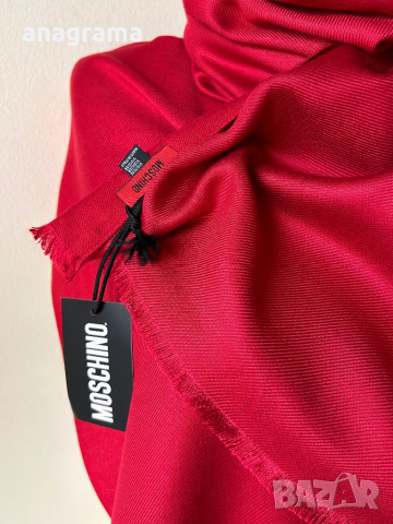 Moschino нов червен шал , снимка 3 - Шалове - 44808954