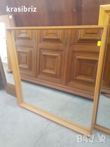 Огледало с дървена рамка 