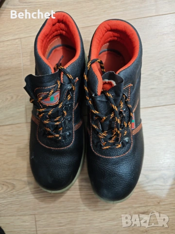 Работни обувки с бомбе 