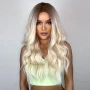 Висококачествена светло руса чуплива перука с тъмни корени на път, снимка 7